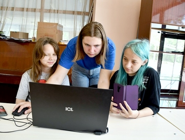 Дети из ДНР прикоснулись к техническому творчеству в оздоровительном лагере Челябинска