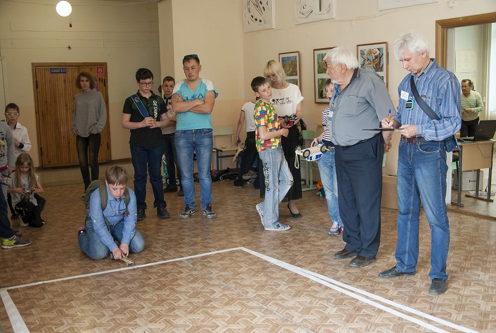 Автомоделисты-школьники на городском соревновании в Магнитогорске удивили своими результатами